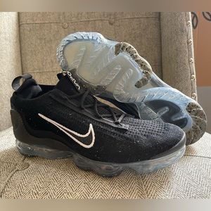 Nike Air VaporMax 2021 Flyknit DC4112-002 Black Women's Sneakers Size 12
